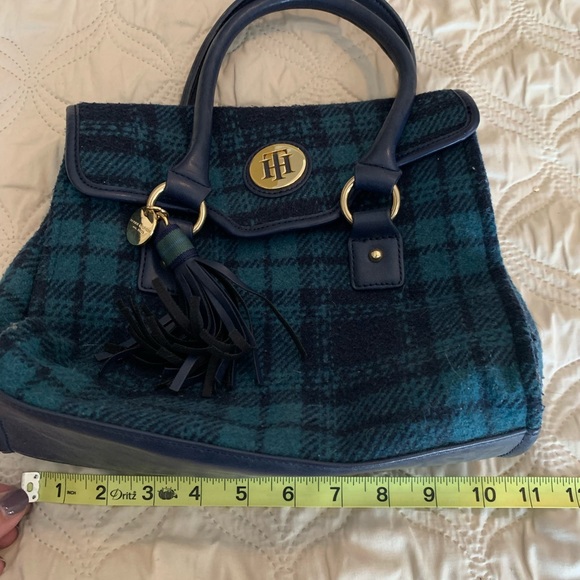 Tommy Hilfiger purse. Used. - Picture 3 of 7